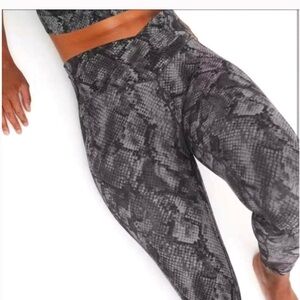 Aerie Offline Real Me 7/8 Legging Snake Skin Print Size Small